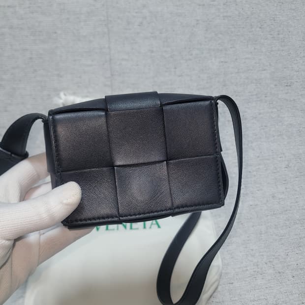 보테가베네타 카세트백 미니 팝니다