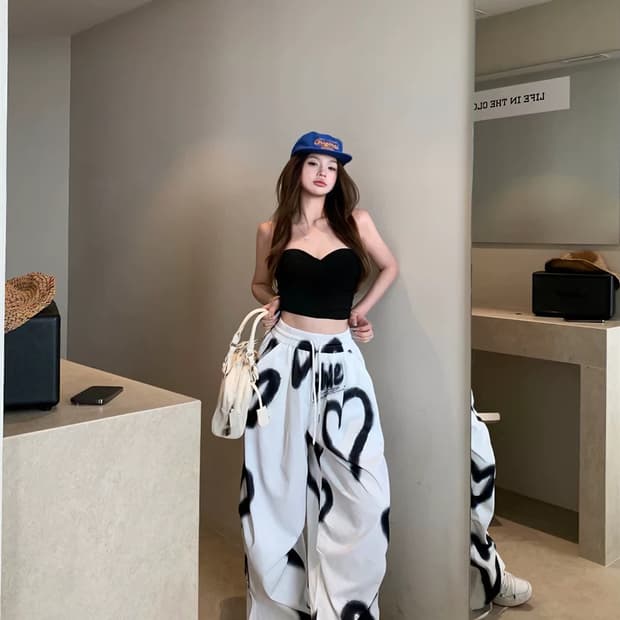 하트 스프레이 라카 프린팅 조거 팬츠