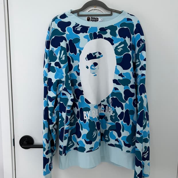 베이프 블루 카모 맨투맨