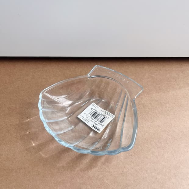 Vintage Pyrex Shell Glass Pplate