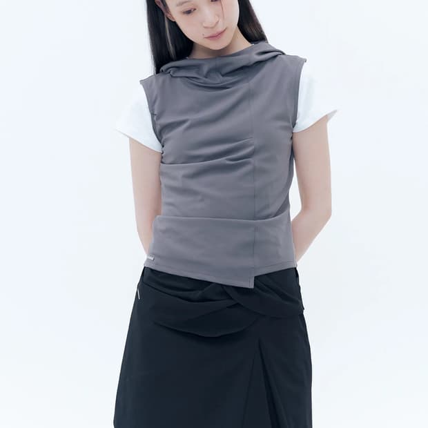 [2] 미세키서울 코울넥 핀턱 후드 슬리브리스