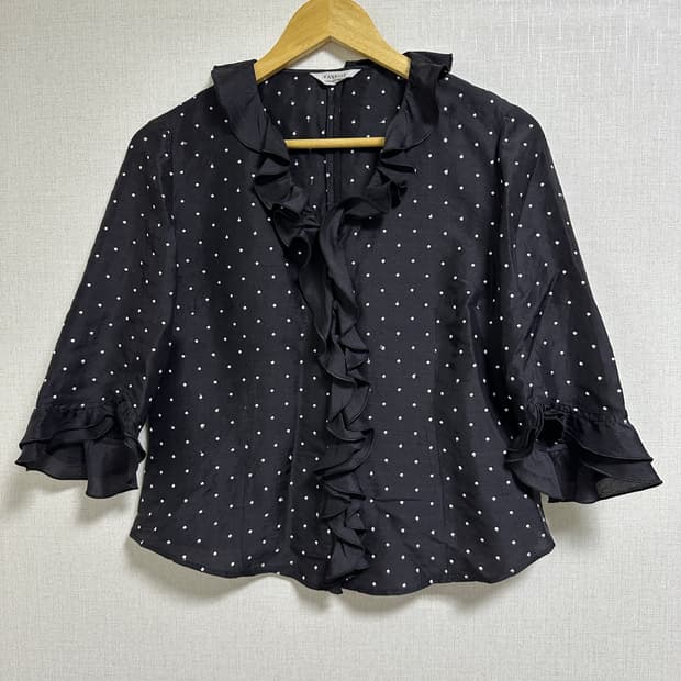 도트 러플 블라우스