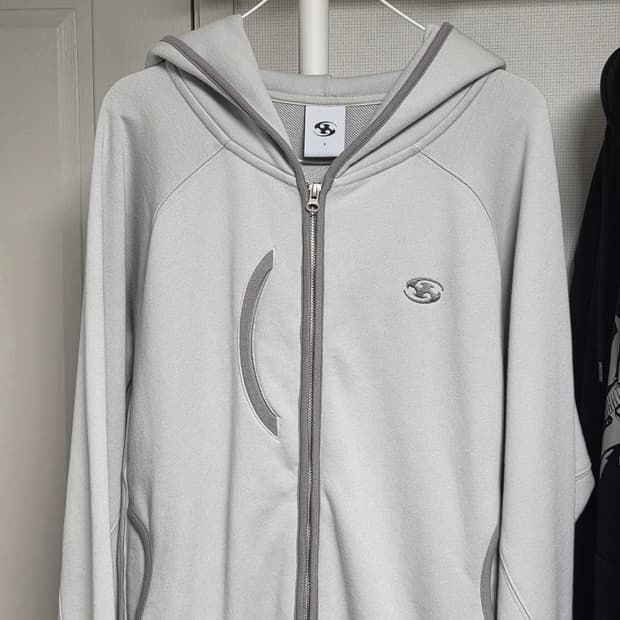 산산기어 24ss 후드집업 팝니다