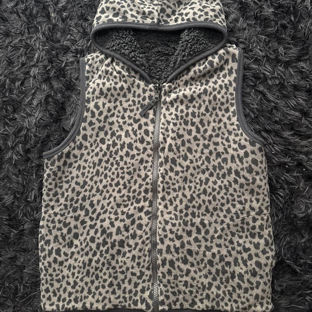 Leopard sleeveless hood zip-up