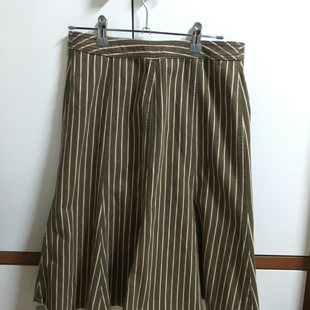 스트라이프 미디스커트