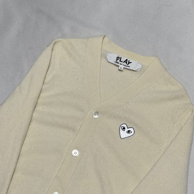 L 플레이 꼼데가르송 화이트 하트 아이보리 가디건