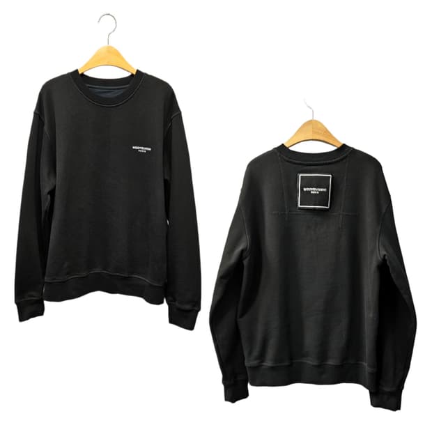 우영미 스퀘어라벨 블랙 스웻셔츠 맨투맨