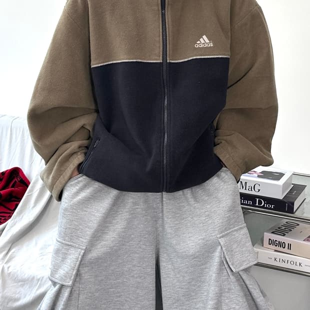 아디다스 카키 배색 플리스 자켓 110