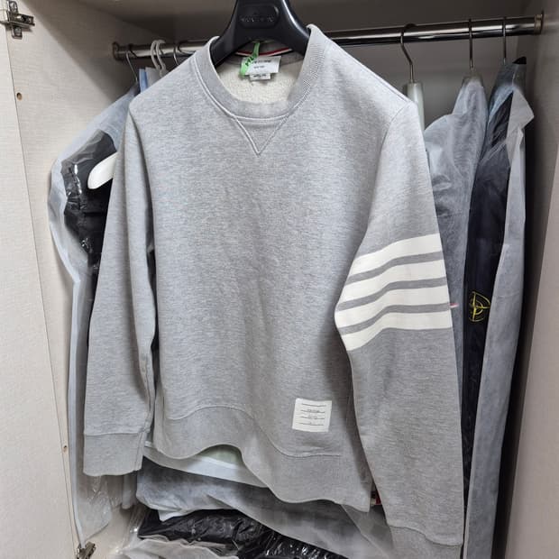 정품 톰브라운 맨투맨 3 사이즈 95-100 그레이