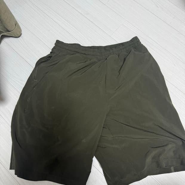 룰루레몬 페이스브레이커 라인드 7인치 카키m