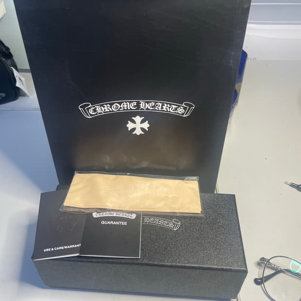 크롬하츠 구성품 안경천 안경닦이 보증서 개런티카드 쇼핑백