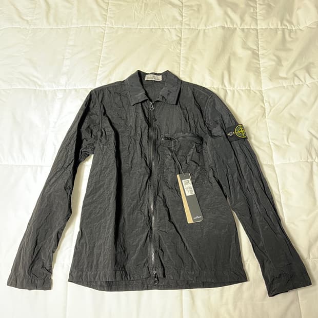 스톤아일랜드 나일론 오버셔츠 s사이즈 판매합니다!