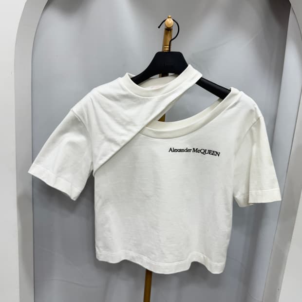 백화점판 새상품급 알렉산더맥퀸 맨투맨 36사이즈 