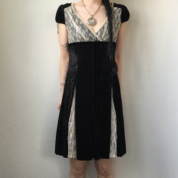 Lace point velvet onepiece