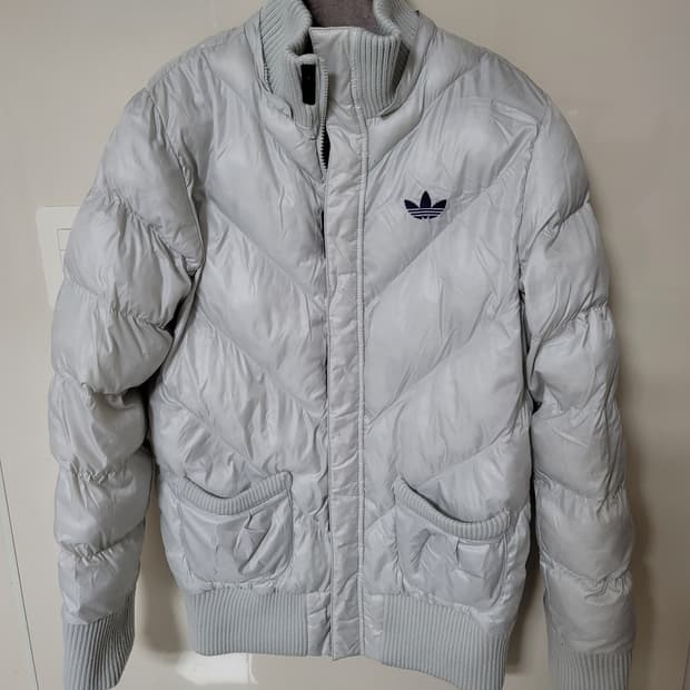 아디다스 연실버 패딩 100사이즈 상태극상
