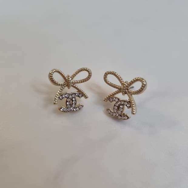 샤넬 업사이클링 금장 리본 귀걸이