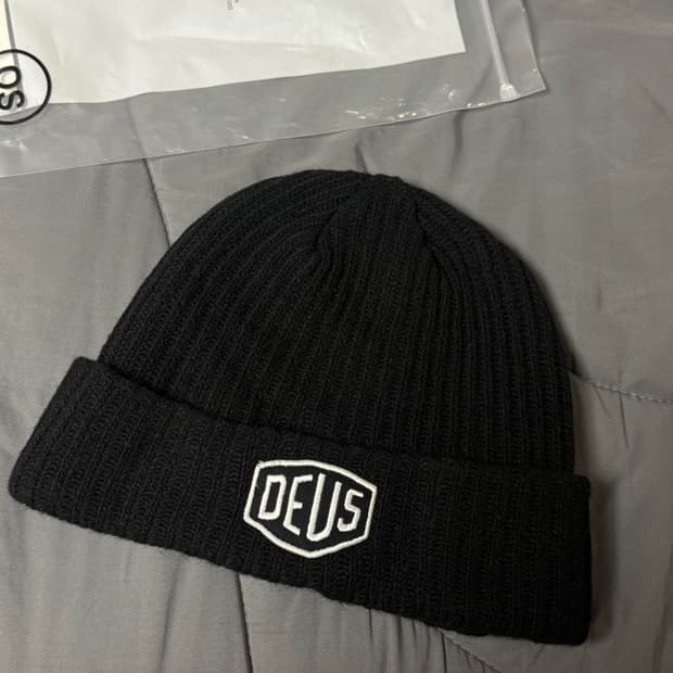 데우스 엑스 마키나 쉴드 비니 블랙