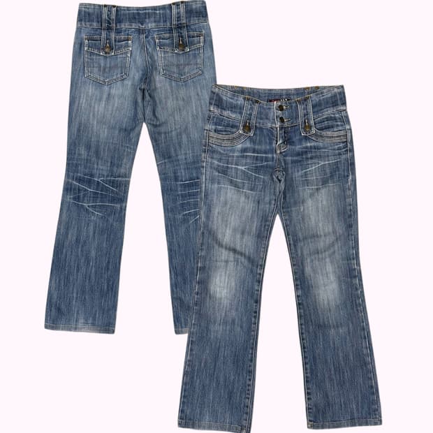 double button low-rise boots-cut jean