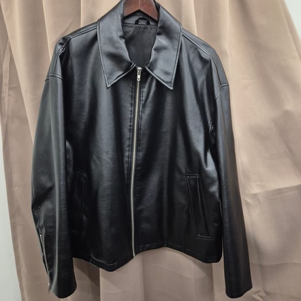 에잇세컨즈 레더 지퍼 자켓 110