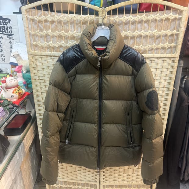 2/100 정품 몽클레어 지니어스 베르니에 패딩 팝니다