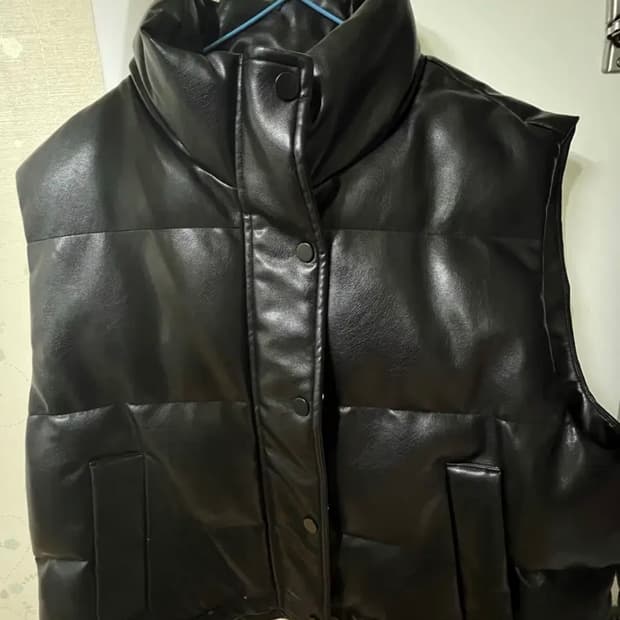 에잇세컨즈 레더 조끼