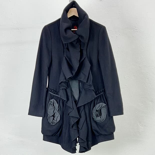 마리떼 프랑소와 저버 어반 케이프 블랙 울 코르셋 코트