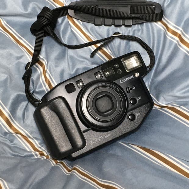 캐논 오토보이 줌 슈퍼 필름 카메라 (한소희 필름 카메라)