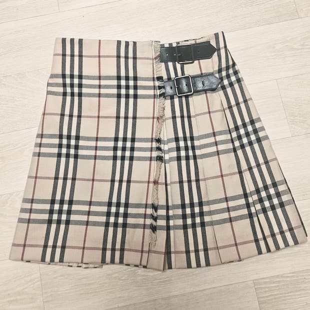 버버리체크미니스커트 25~26