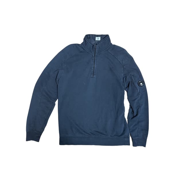 C.P. Company 렌즈 하프집업 스웻셔츠