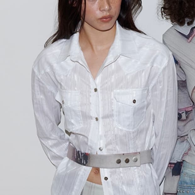 폴리수엠 화이트 셔츠