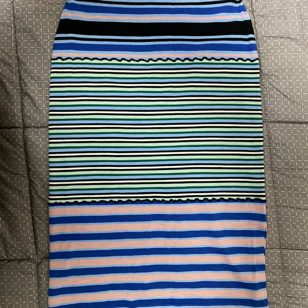 유니클로 마르니 메리노 블렌드 미디 니트 스커트