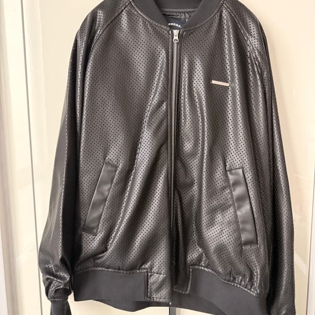 위캔더스 레더자켓 팝니다