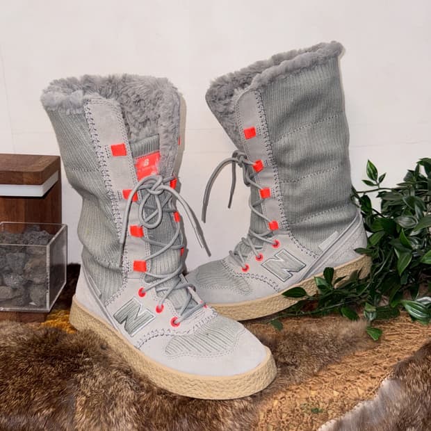 New Balance gray knit fur boots