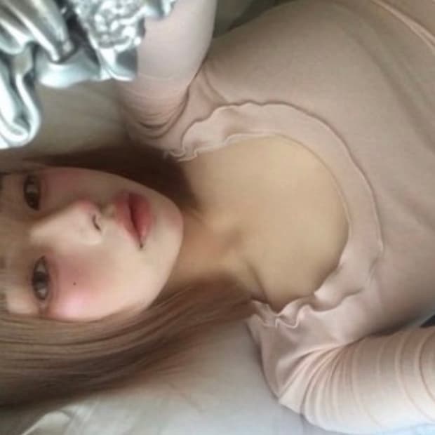 (꿘나 착용) 샵페어리 러플 티셔츠