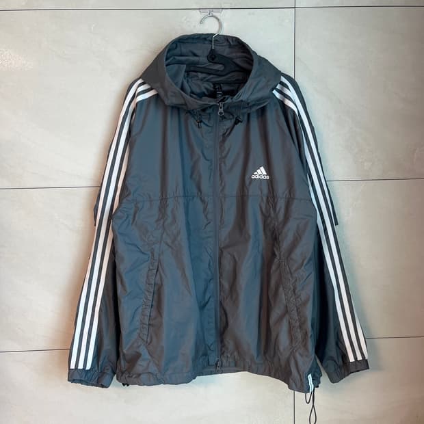 아디다스 에센셜 루즈핏 바람막이 그레이 [L]