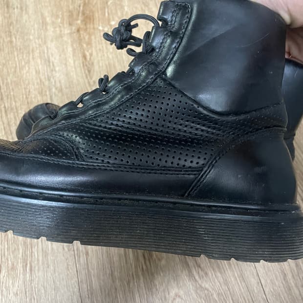 닥터마틴 블랙워커 250