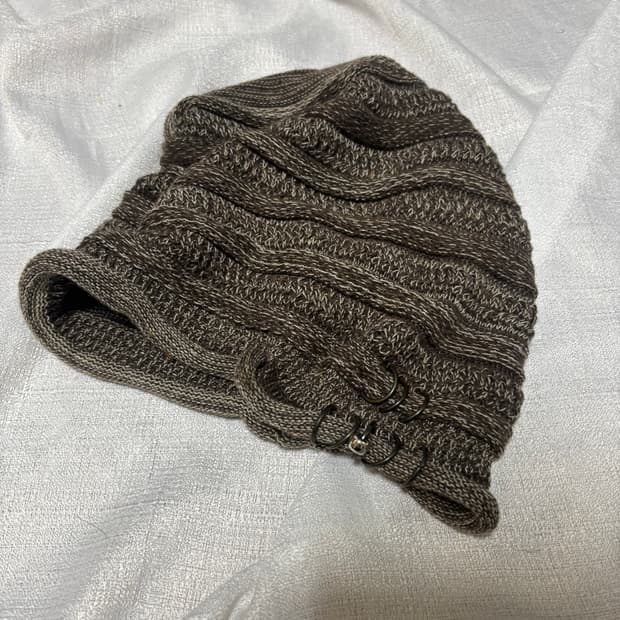 “Unknown” piercing Detail Beanie