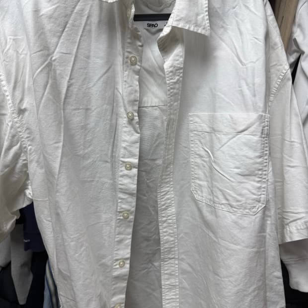 스파오 반팔셔츠 