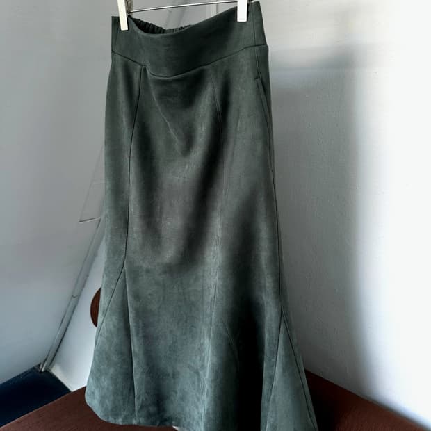 Fake suede flare silhouette skirt