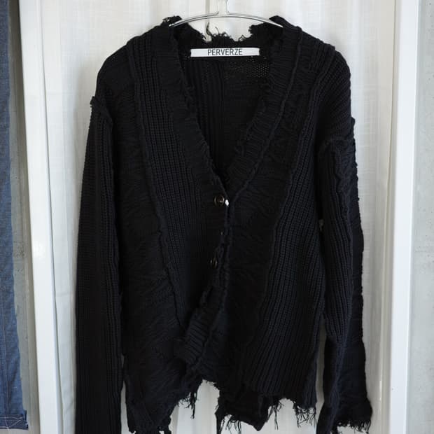 Perverze 퍼버즈 데미지 니트 가디건