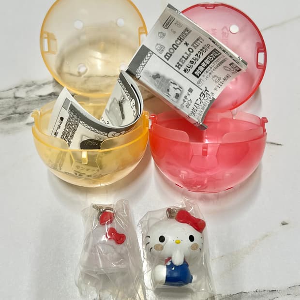 몬치치X헬로키티 콜라보 가챠