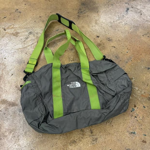 노스페이스 더플 크로스백 카키 브라운