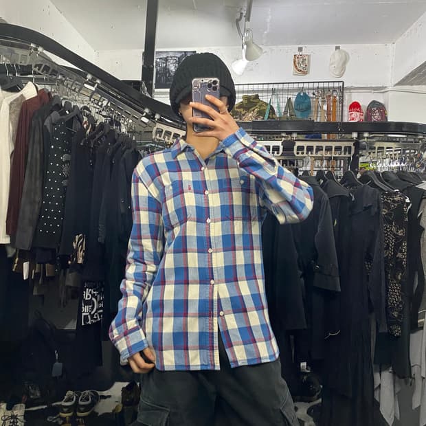 Levi’s 포켓 디테일 셔츠