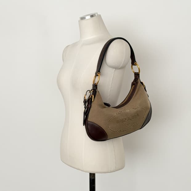 프라다 자카드 호보백