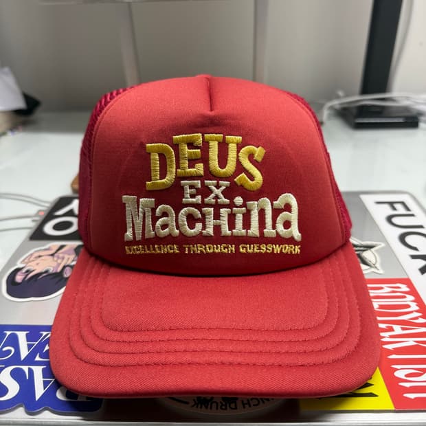 데우스엑스마키나 트러커 레드