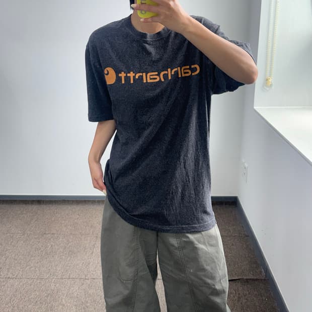Carhartt 칼하트 스펠아웃 로고 차콜 반팔