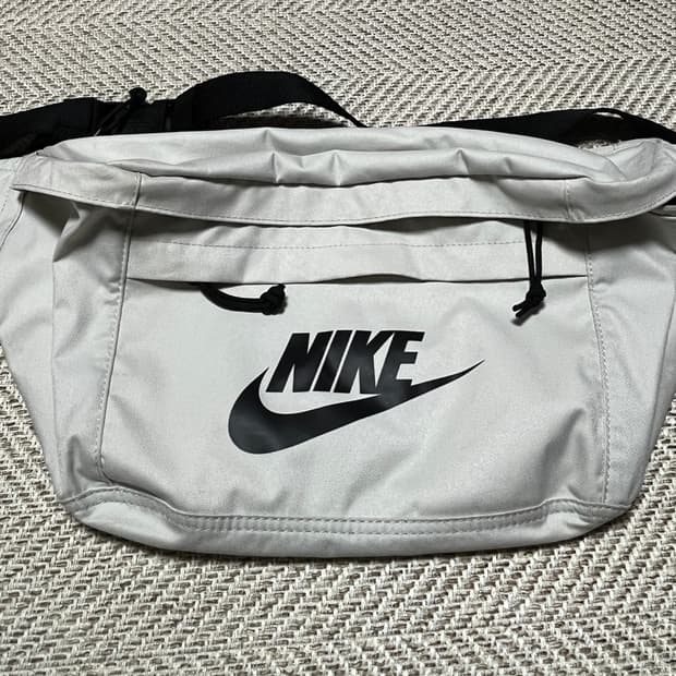 공용 나이키 테크 힙팩 웨이스트 크로스백 