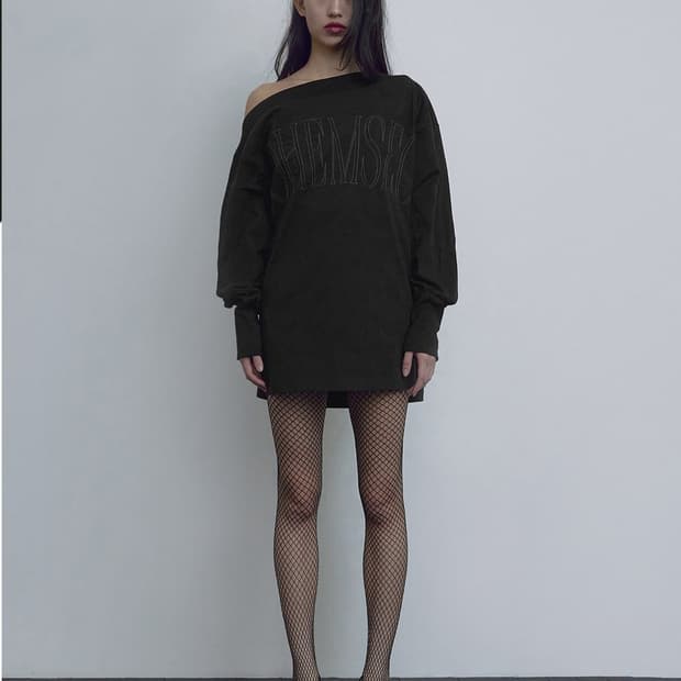 보헤미안서울 UNBALANCED SHOULDER T, BLACK
