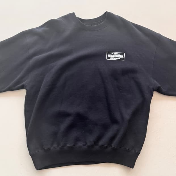 네이버후드 스웻 맨투맨 블랙컬러