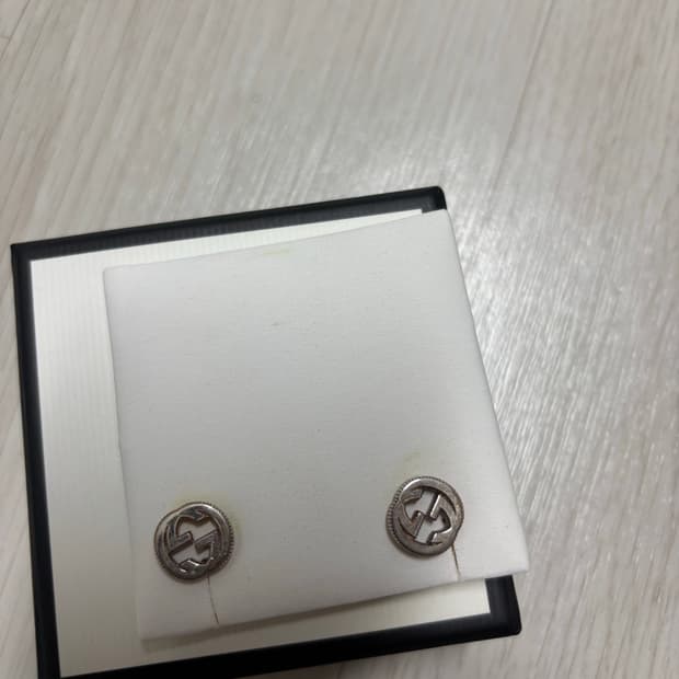 구찌 인터록킹 G 스터드 귀걸이